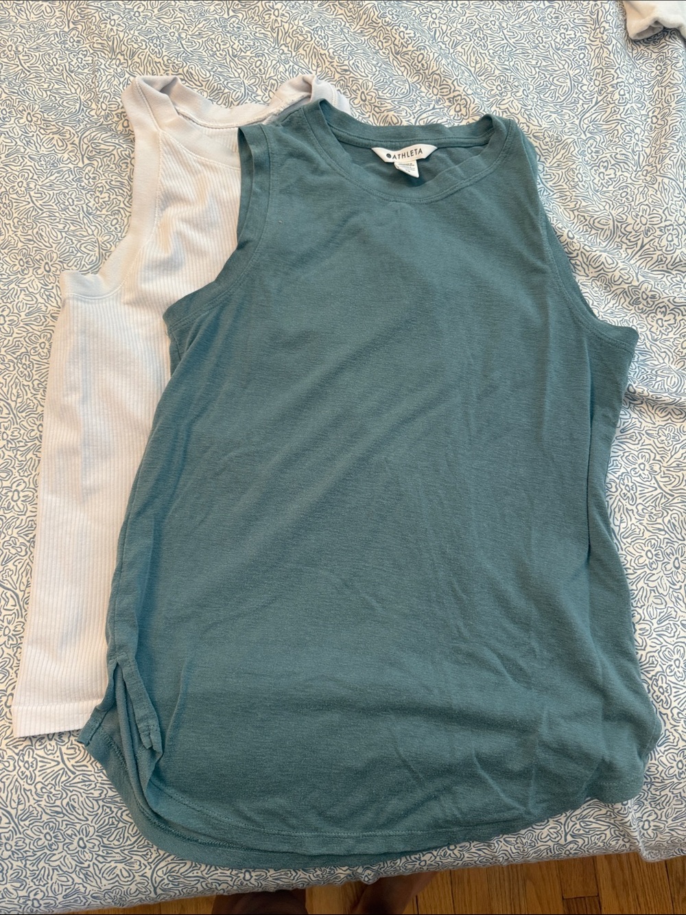 Bundle of athleta tanks